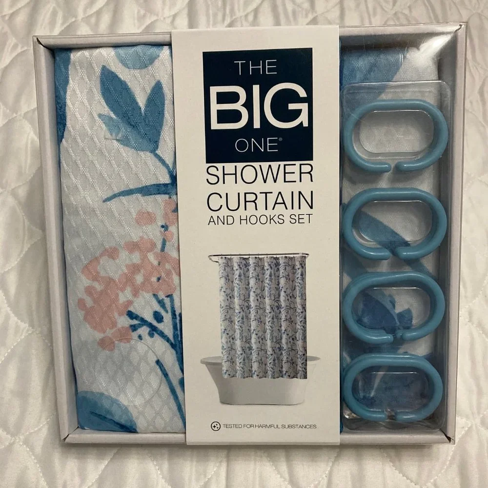 NWT * Shower Curtain Set